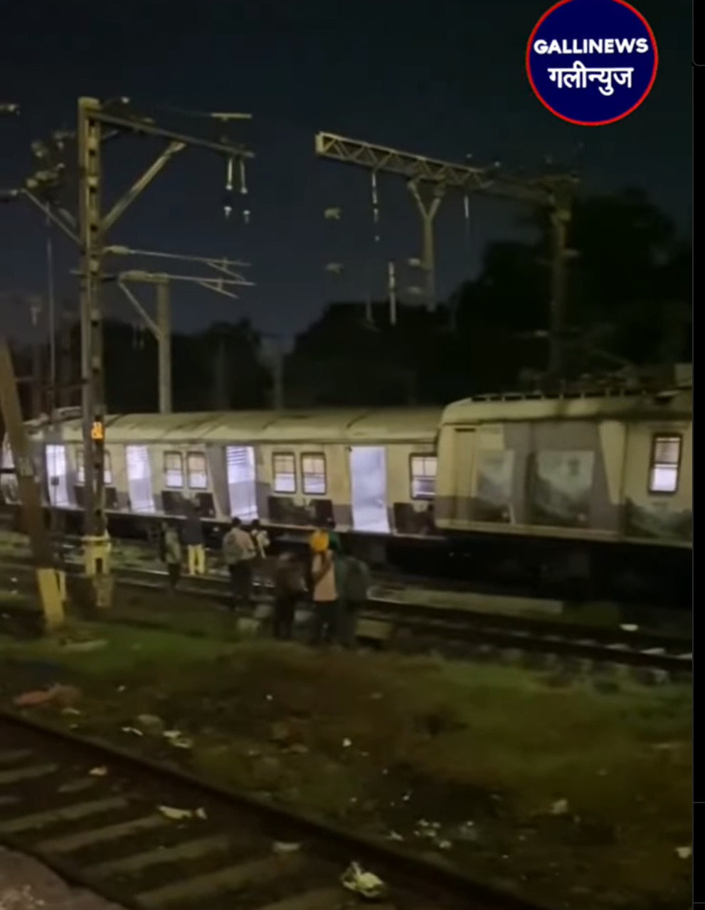Kalyan Me Local Train Patri Se Utri
