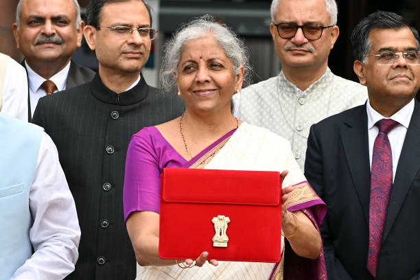 Income Tax Slab Badla, Budget 2024 Me Finance Minister Nirmala Sitharaman Ne Di Rahat, Dekhiye Kiya Hai Naya Slab