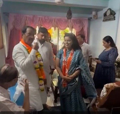 Ghar Ghar Ja Kar Logon Se Ki Mulakat Ki MVA Congress Candidate Ashok Bhau Jadhav Ne