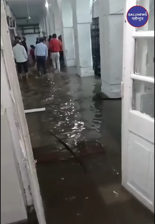 Baarish Ka Paani Bhara UP Assembly Me At Lucknow