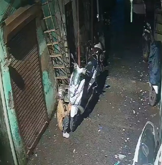 Burgman Chori 30 Second Me, Chori Video Me Hui Qaid, At Ganesh Nagar Charkop Kandivali West