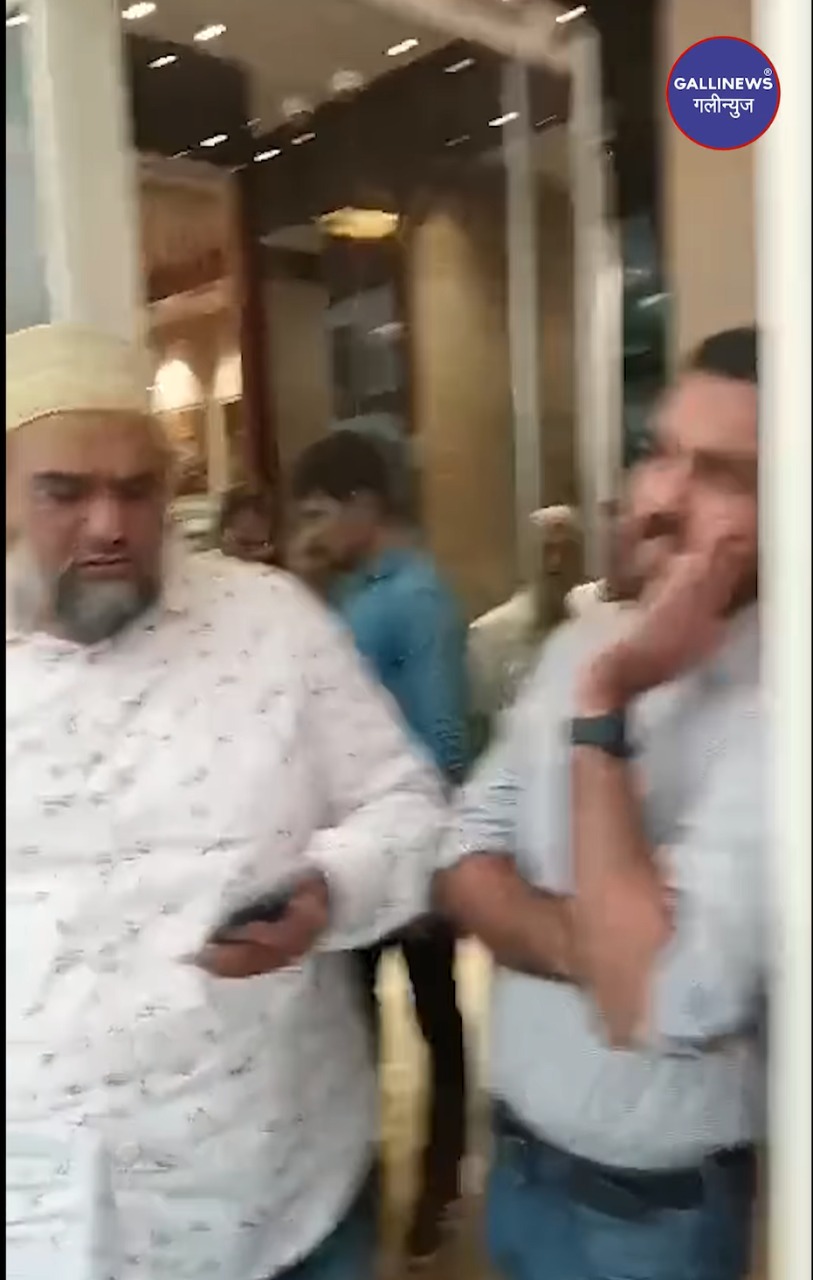 Sumer Builder Ki Office Par Tenants Ne Dhawa Bol Diya