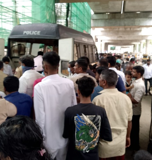Women dead body found in Goni at mankhurd maharastra nagar