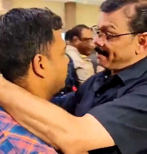 MNS Raj Thackery ke Karyakarta ka gala pakad kar Side kiya Security guard ne at Akola – Video viral hua