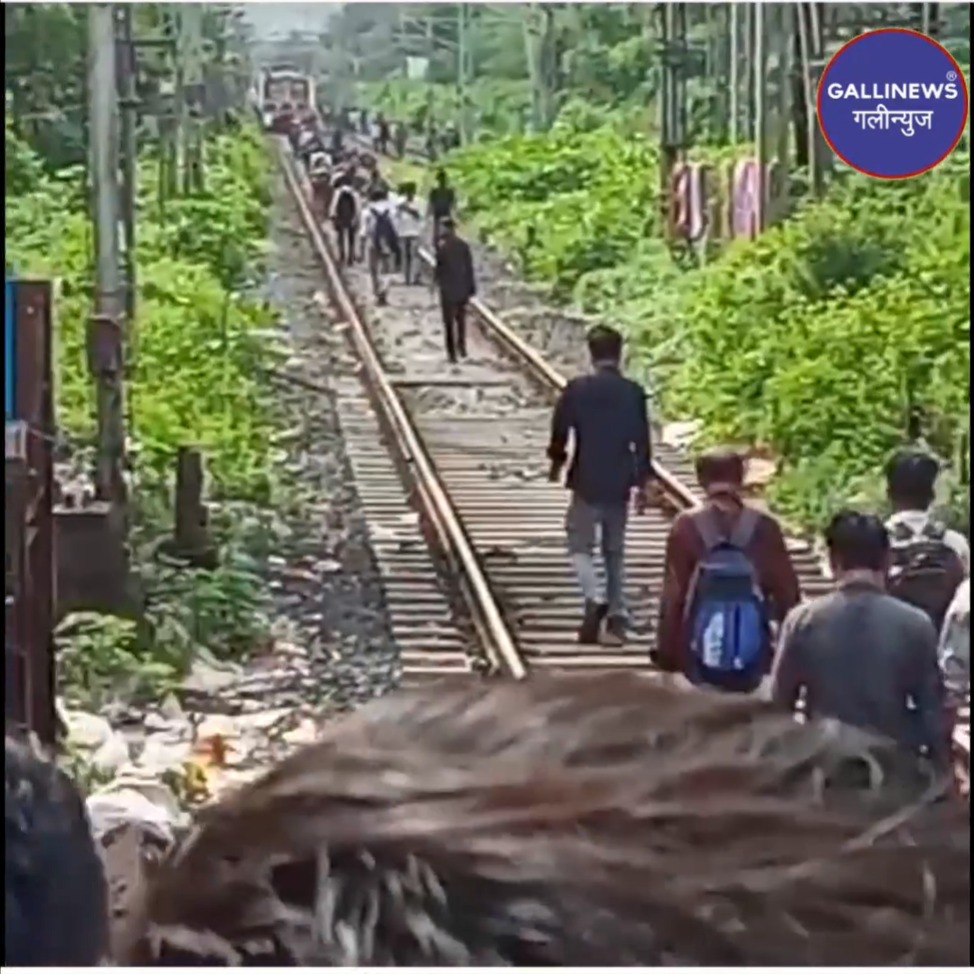 Local Train Harbour Line Service Disrupt Hui Thi Aaj Subha, Vashi – Mankhurd Ke Beech Technical Problem Hua