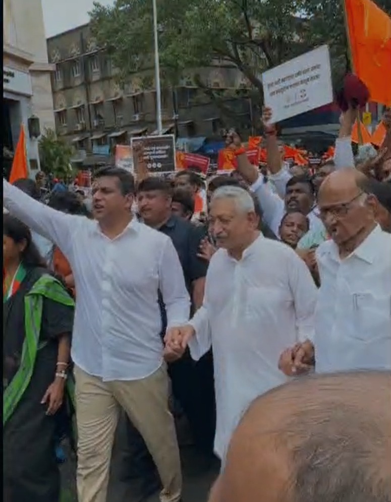 Joote Maro Andolan Mein MLA Aslam Shaikh, Sharad Pawar Ke Haathon Mein Haath Pakad Kar Shahu Chhatrapati Dikhayi Diye Sath Mein Video Viral
