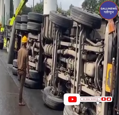 Truck Palti Hua Patlipada Bridge Par At Thane, Driver Minor Injured Hua