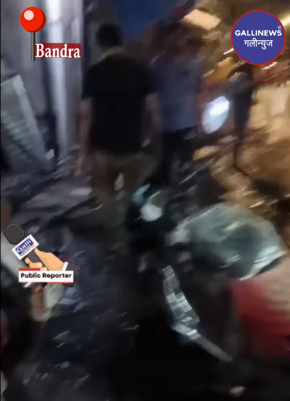 BEST Bus Driver Ne Kayi Bikes Damage Kiya Kal Raat Bandra East Opp Raza Masjid Makrani Galli Station Road