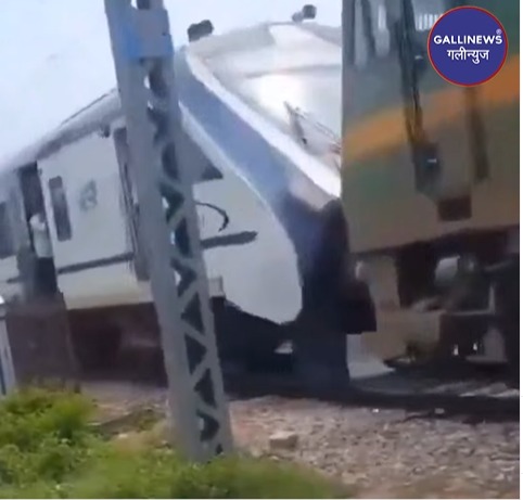 Purana Engine Kaam Aaya Nayi Vande Bharat Express Train Ko Khichne Mein, Social Media Par Video Hua Viral