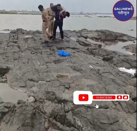 Wah Mumbai Police – Bandra Samundra Mein Doob Rahe 2 Logon Ki Jaan Bachayi Khar Police Station Ke Jawano Ne.