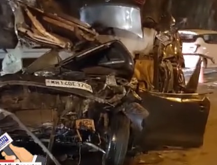 Accident Hua, Truck Car Aur Tanker Ki Takkar, Mumbai Pune Expressway Par Panvel Ke Pass