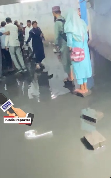 Haji ali jane k liye underground wala rasta hai