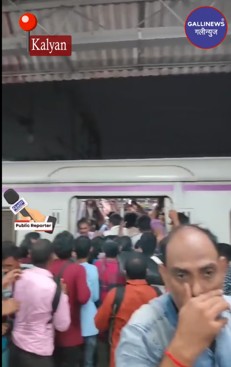 Thakurli Aur Kalyan Ke Bich Mein Kuchh Accident Hua Tha Jiske Karan Train Late Ho Gayi Thi, Badlapur Train Thi