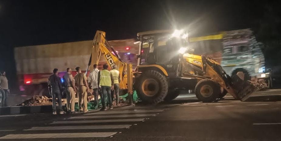 Mazar Ka Demolition Kiya Gaya Nashik Chandwad Highway Par Bani Thi, Nitesh Rane Ne Objection Liya Tha