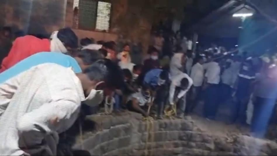 Billi Ki Jaan Bachane Gaye 5 Logon Ki Jaan Gayi, Well (Kunwa) Me Doobe 5 Log At Ahmednagar.