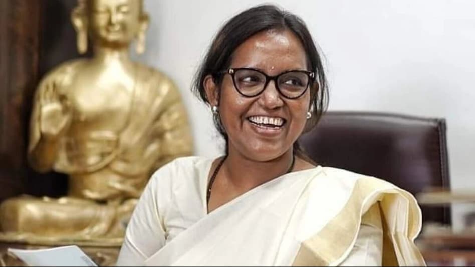 Mumbai Me Congress Ko Sirf 2 Seat Milne Par Varsha Gaikwad Ke Naraz Hone Ki Khabar