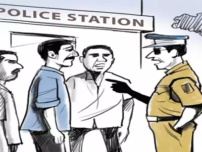 Mumbai Airport Me Guhsa Wall Se Jump Kar Ke Ek Sharabi At Vile Parle, Arrested By Police