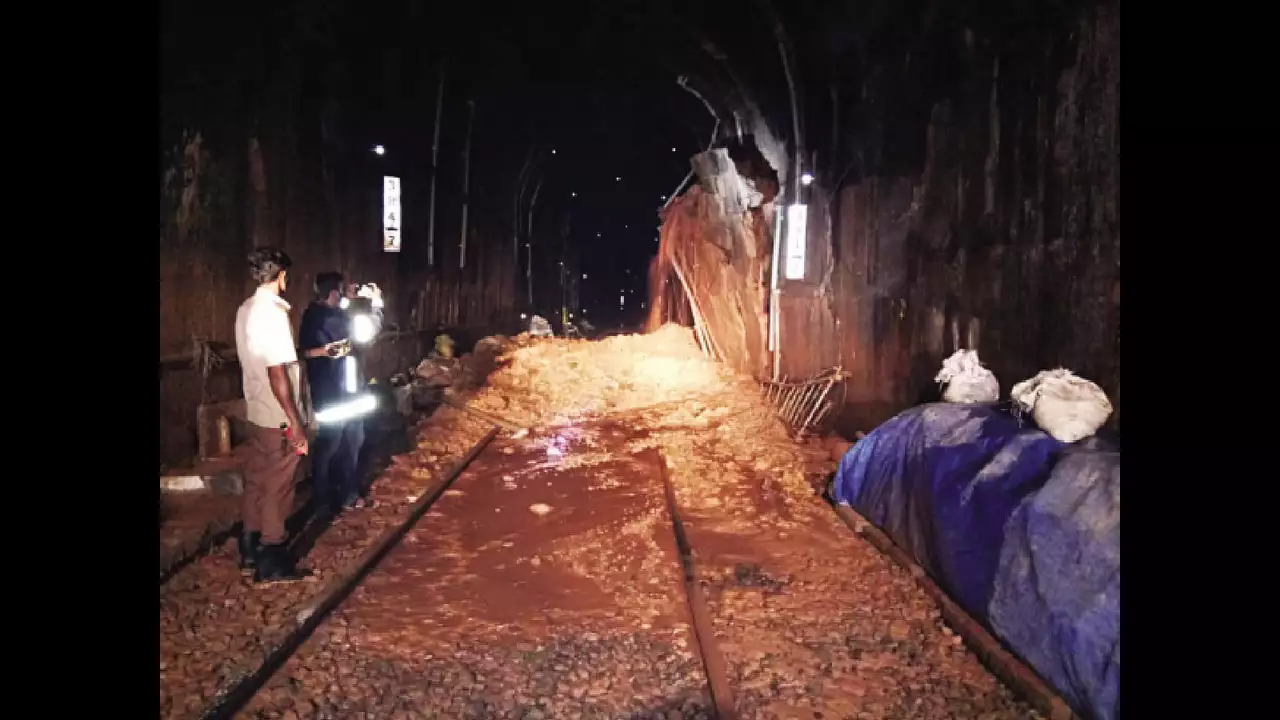 Konkan Railway Bandh Hui, Pernem-Madure Section Ke Beech Pernem Tunnel Me Paani Bhara, Maintenance Work Shuru Hai
