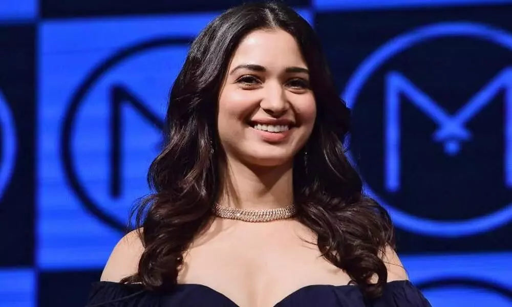 Actor Tamannaah Bhatia Ko Summon Bheja Maharashtra Cyber Cell Ne, Illegal IPL Match Streaming Mamla