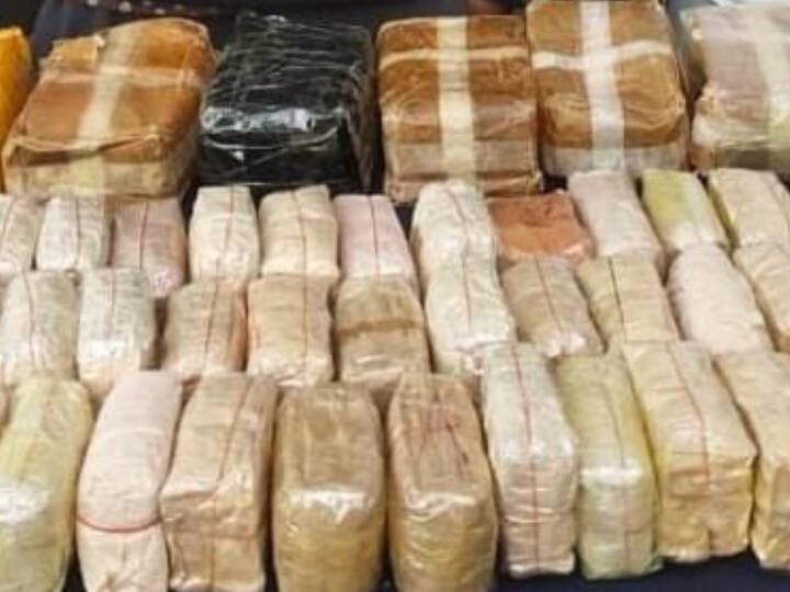 MD Drugs Factory Ka Pardafash Kiya At Raigad, Thane Police ANC Unit Ne 8 Logon Sahit 56 Lakh Ka Mudda Maal Seize Kiya