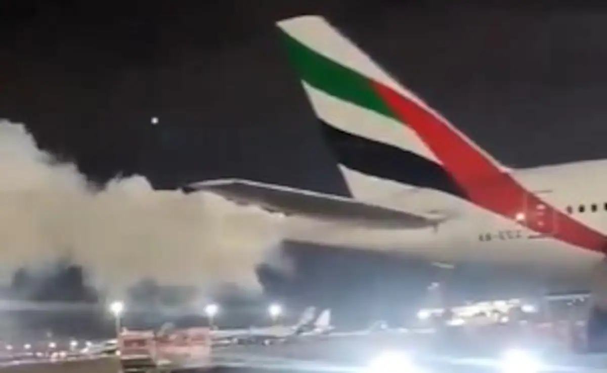 Dubai Jaa Rahi Emirates Flight Me Fire Smoke Nikalta Hua Dikhayi Diya at Chennai Airport, All Is Well