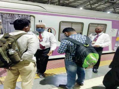 Mumbai Western Railway ne April to June 3 Month me Rs. 52.14 cr fine vasoola, Bina ticket travel karne walon se