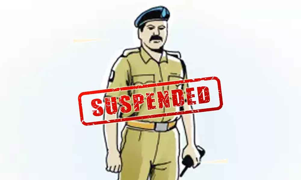 2 Constables Ko Suspend Kiya Railway Ne, Mumbai Ke Reay Road Station Par Behosh Hue Yatri Ke Sath Laparwahi Ka Mamla
