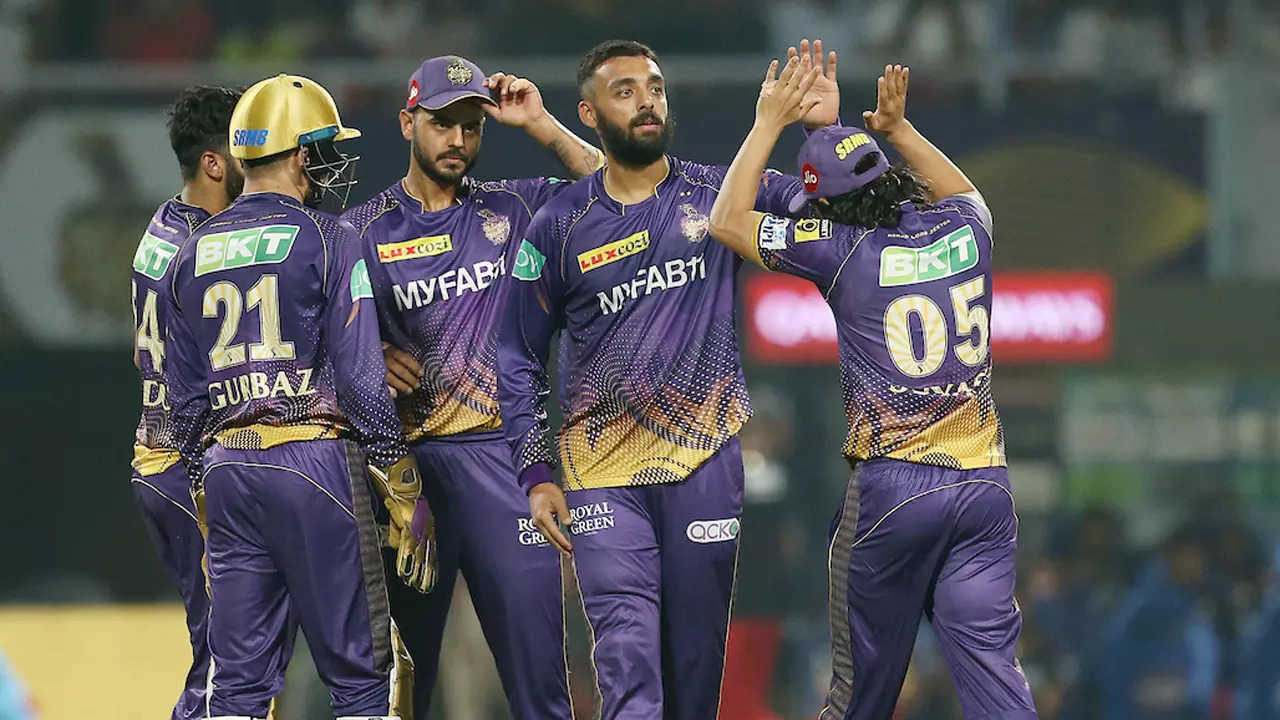 IPL Match 10- Kolkata Knight Riders ne Royal Challngers Banglaluru ko 7 Wickets se haraya at Banglaluru