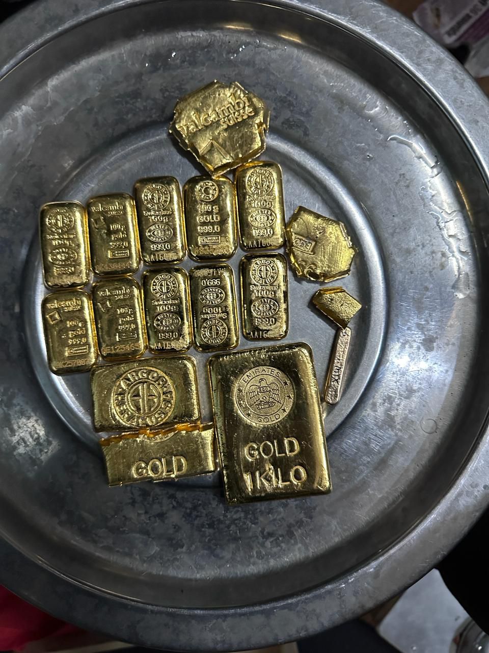 Smuggled Gold 9.67 kg, Silver 18.48 kg, Indian Currency Rs. 1.92 Crore, USD 190,000 Seize Kiya Zaveri Bazar Se DRI Mumbai Ne