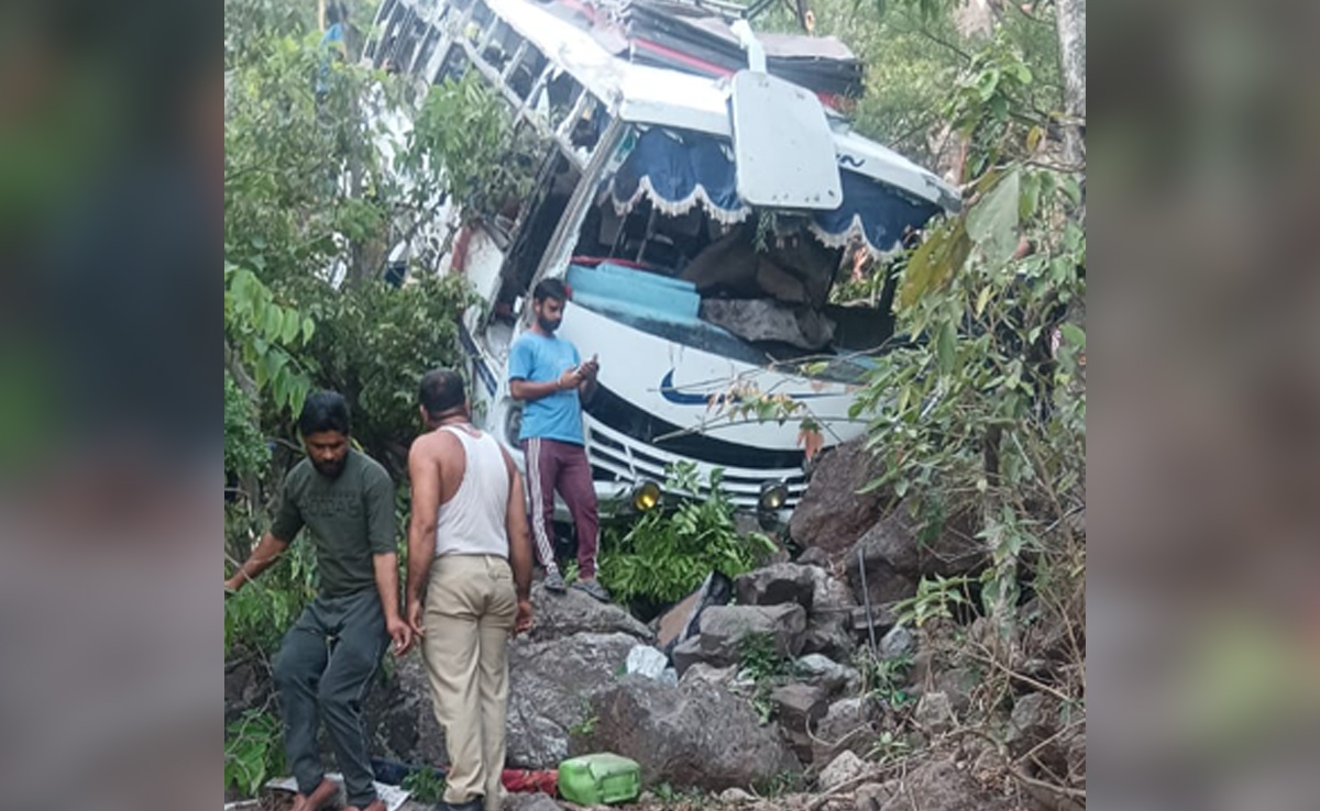 Terrorist Attack – Jammu & Kashmir Ke Reasi Area Mein Bus Par Hua Hamla, 9 Dead, 30 Injured, Sanjay Raut Ka PM Modi Par Nishana