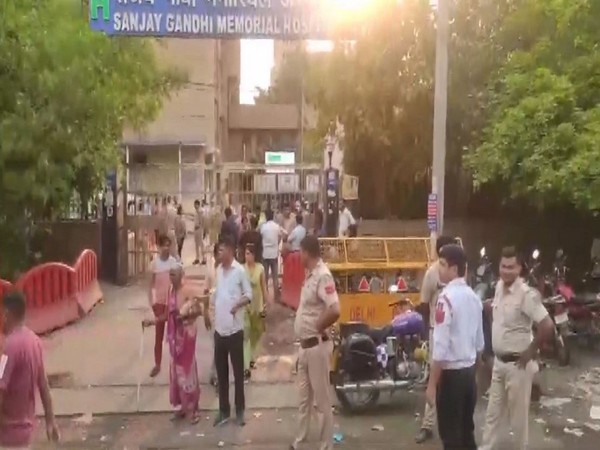 Bomb Threat – Delhi Airport Aur Kuch Hospitals Me Bomb Hone Ka E Mail Aaya, Police On Alert Mode