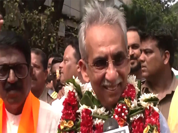 Amin Patel ne Mumbadevi se Nomination Form Bhar Diya, MP Arvind Sawant aur Tushar Gandhi Saath Mein