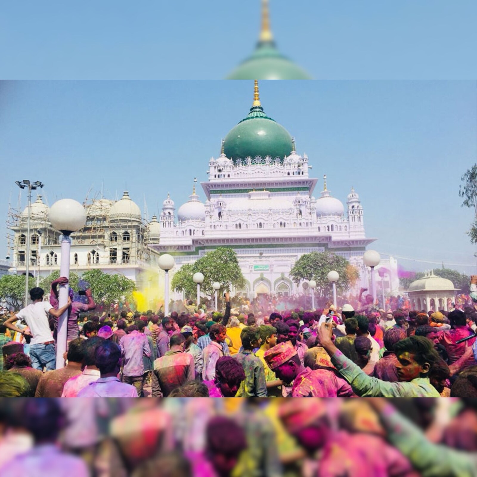 Hindu Muslim Milkar Deva Sharif Dargah Premises Me Holi Khelte Hain, Ekta Ki Parampara At Lucknow U.P