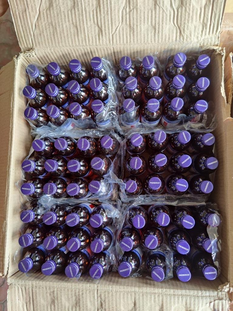 Illegal Cough Syrup Bottles Worth Rs 2.38 Lakh Ke Sath 1 Shaks Ko Pakda Mumbai Police Kandivali ANC Unit Ne