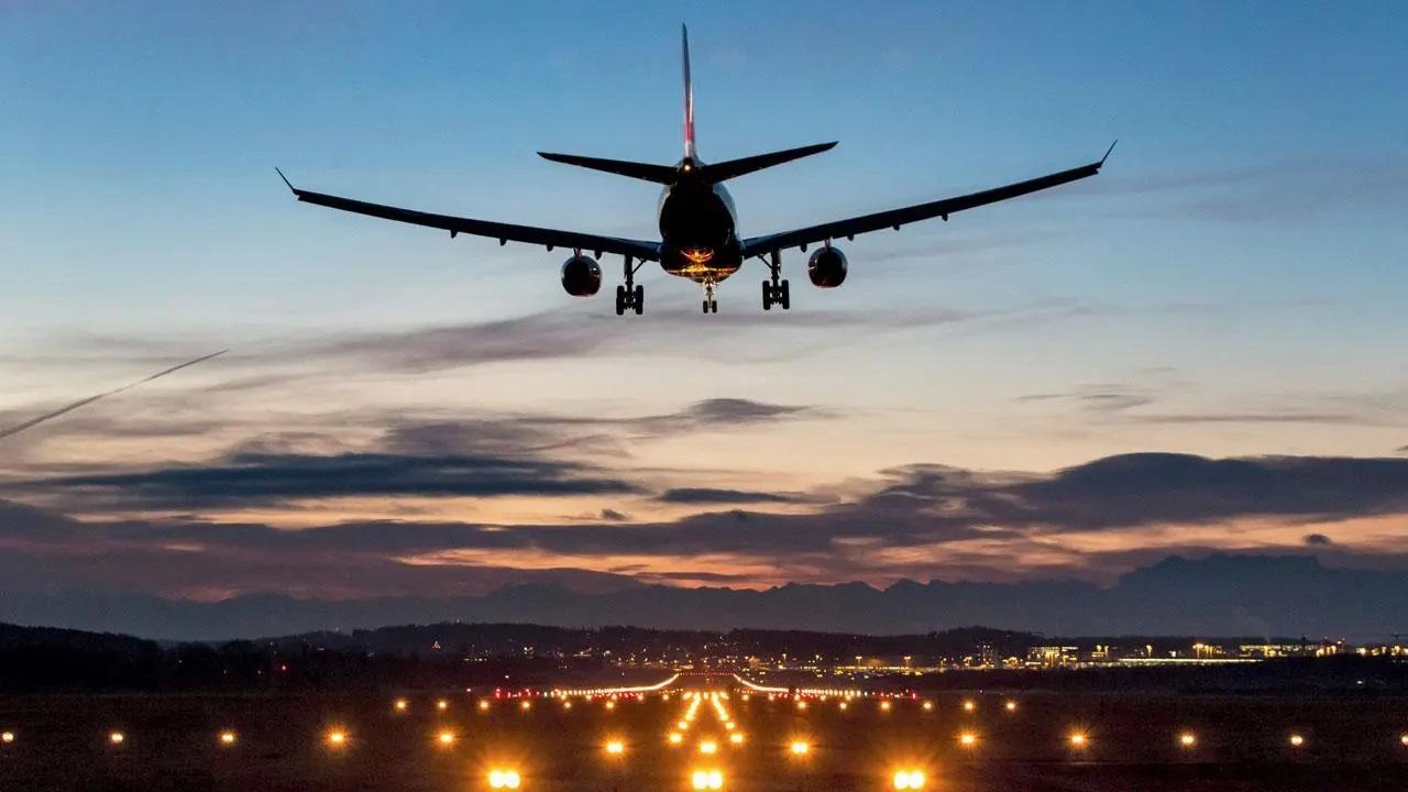Flight Me Bomb Hai, Thiruvananthapuram Se Mumbai Aayi Vistara Flight Me Bomb Threat Ki Afwah Se Macha Hadkamp