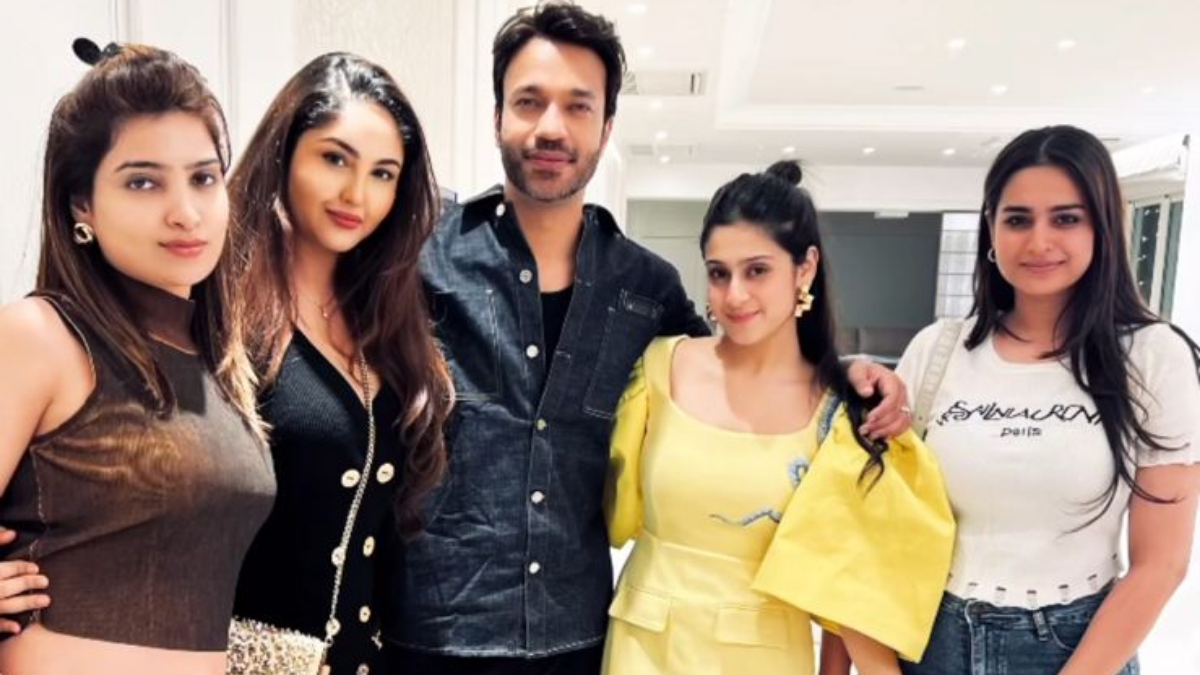 Vicky Jain Parties With Sana Raees Khan, Ayesha Khan & Isha Malviya After Bigg Boss 17 Eviction