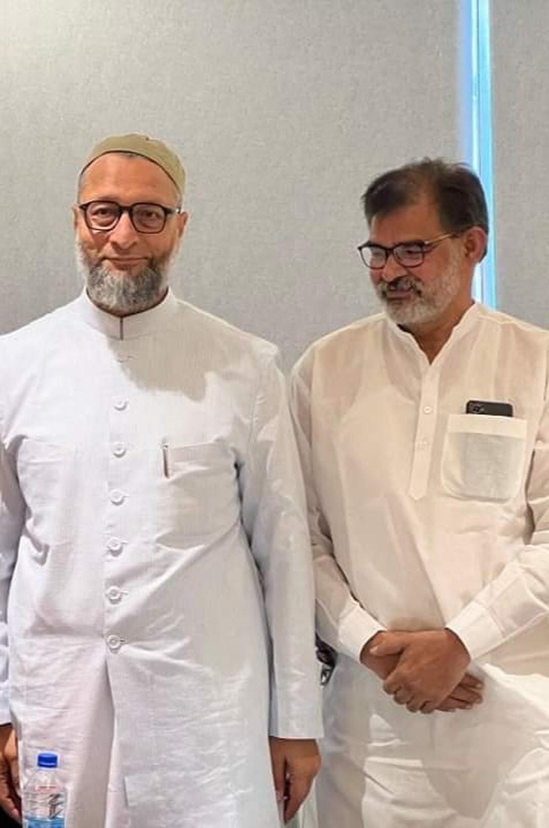 Akbar Owaisi se Faiyaz Ahmed ki Hyderabad mai Mulakat, Byculla Se AIMIM candidate se Ladenge MIM Ex Mumbai President Faiyaz Ahmed