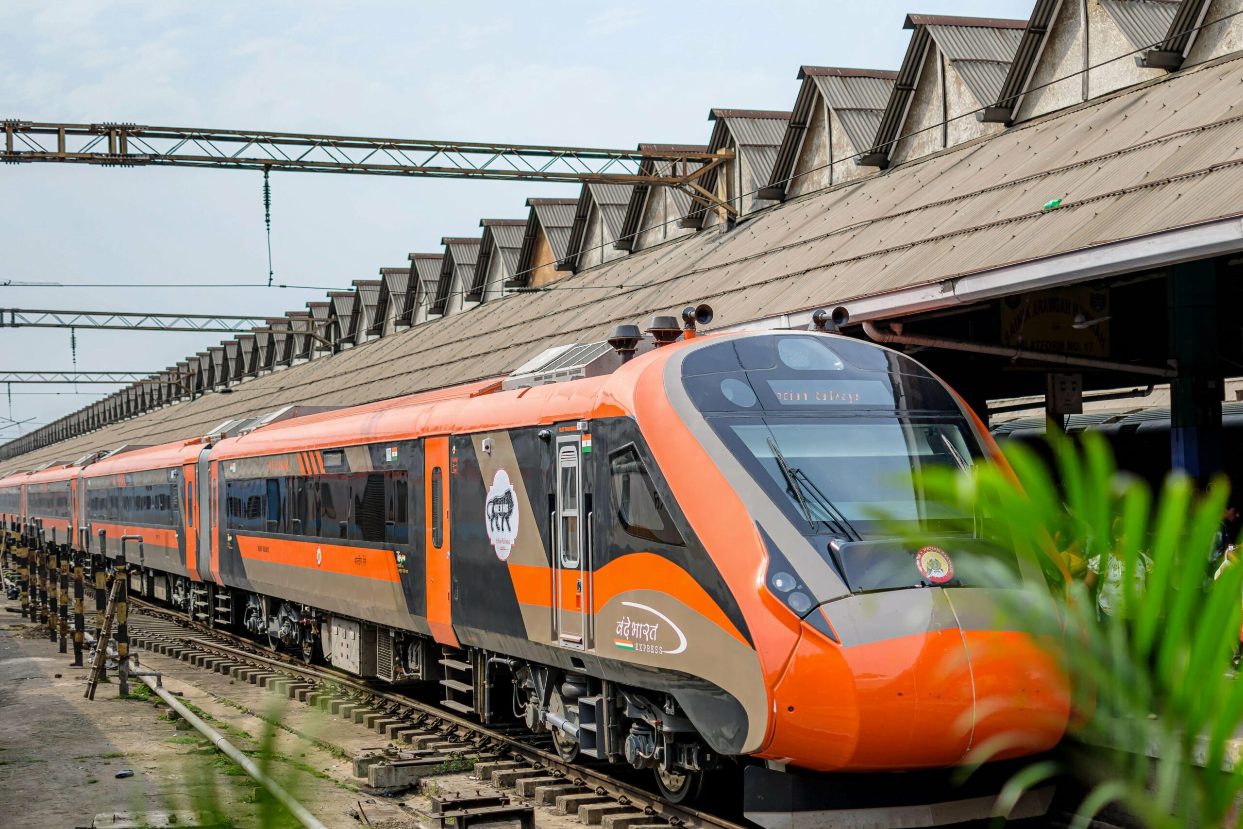 Pehli 20 Coach Ki Vande Bharat Express Train Ka Trial Hua Kamyab, Ahmedabad Se Mumbai Chalayi Gayee Thi Train