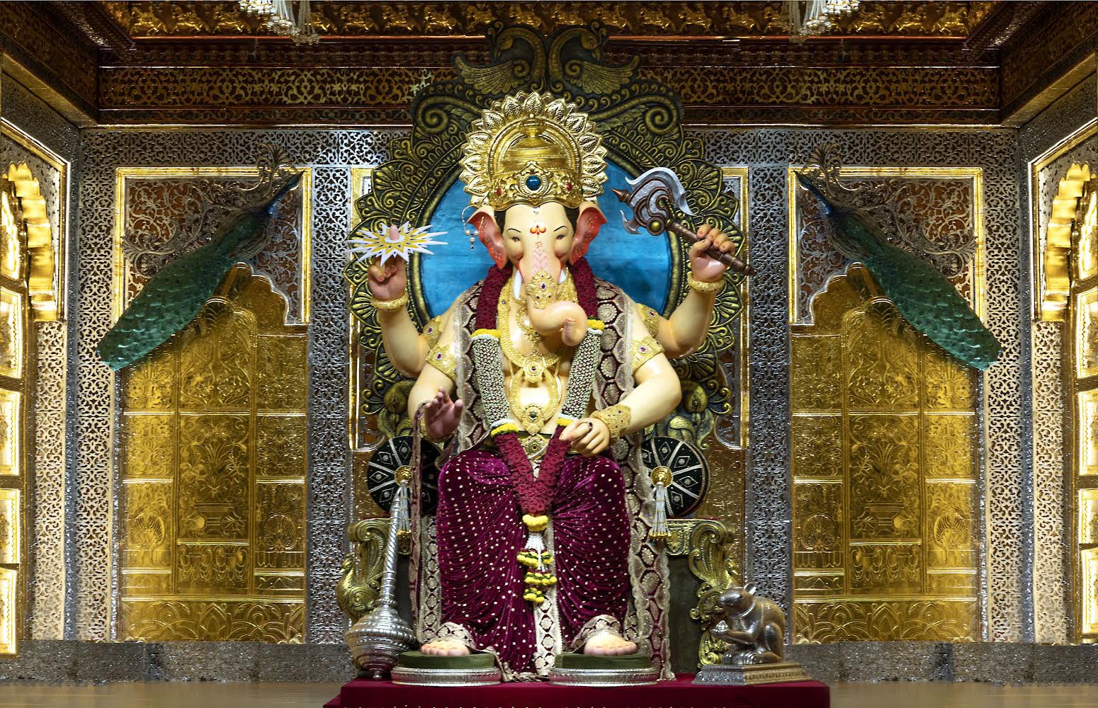 Anant Ambani Ne 20 Kg Gold Ka Crown Donate Kiya Lalbaugcha Raja Ganpati Ko Ganesh Chaturthi Ke Mauqe Par