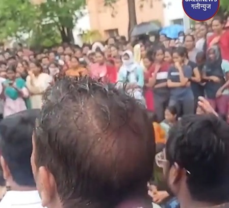 Girl’s Hostel Ke Bathroom Me Camera Lage Hue Mile, 300 Photos Videos Baramad Hue, Logon Ne Kiya Protest At Andhra Pradesh