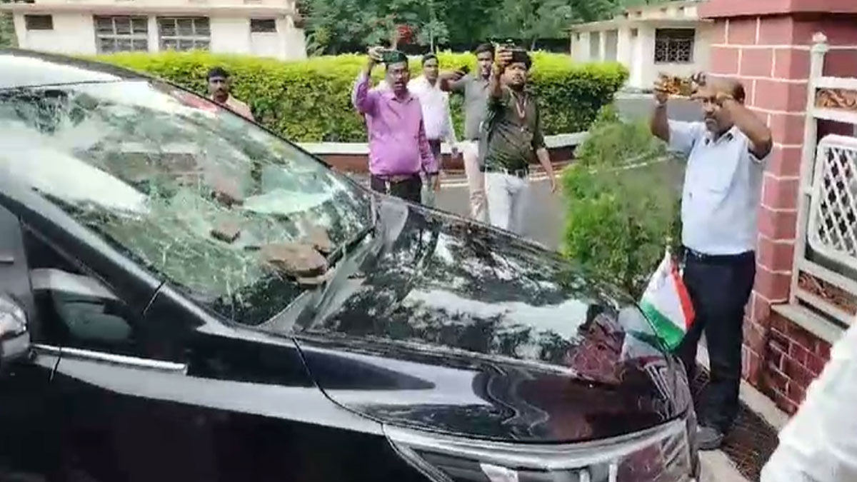 Car Phodi MNS Workers Ne NCP MLA Amol Mitkari Ki At Akola, Raj Thackeray Ko Suparibaaz Kaha Tha
