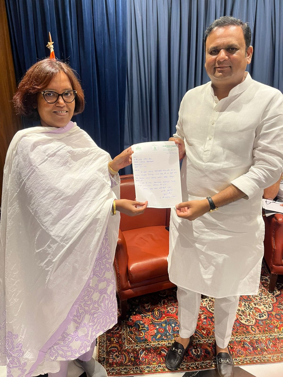 MLA Varsha Gaikwad Ne Kiya Resign, Apna Istefa Assembly Speaker Ko Hand Over Kiya, Ab Delhi Loksabha Me Awaas Uthayengi