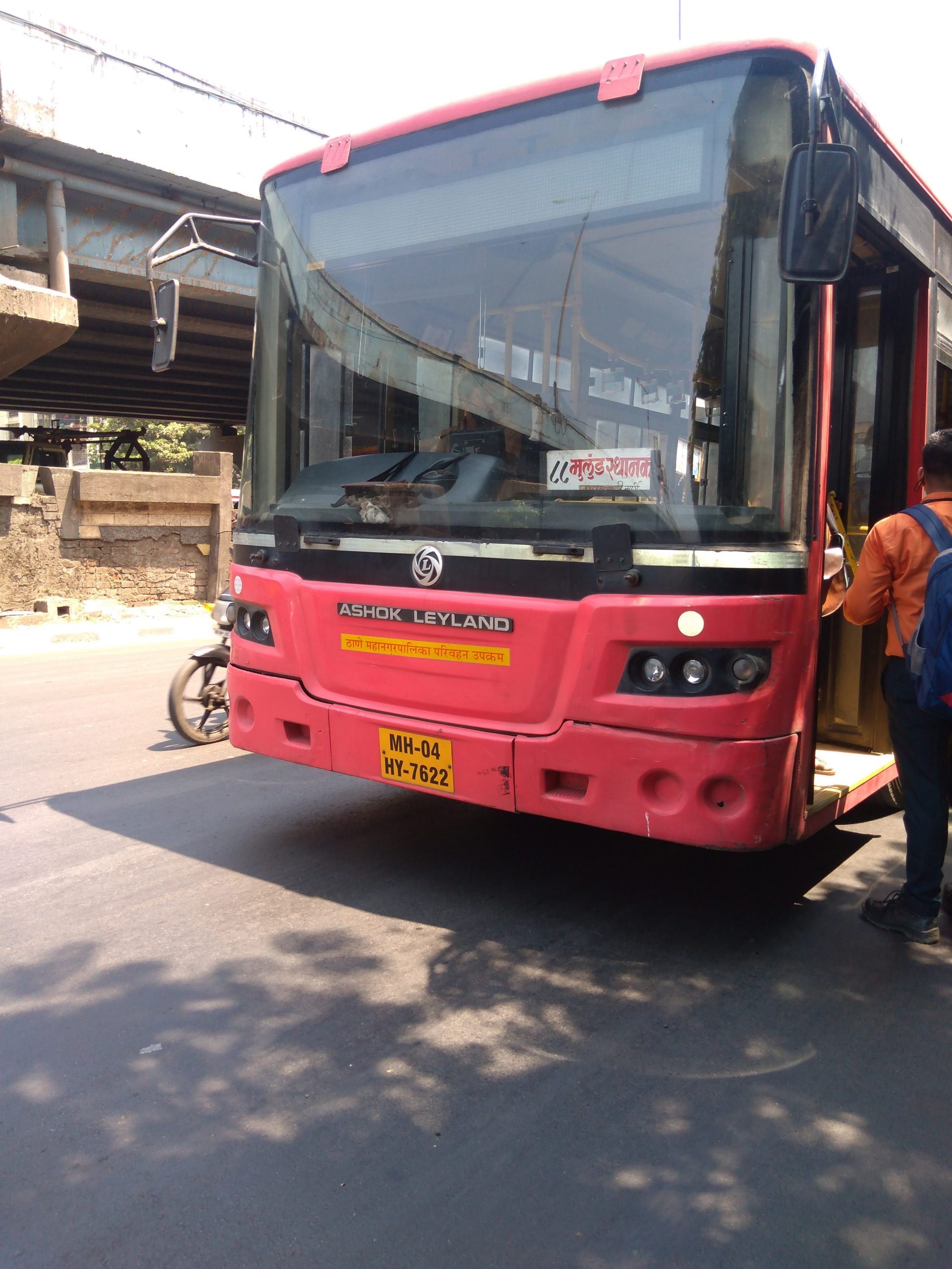 Ladies Ko 50 Percent Off Thane Ki Busses Me, Identity Dikhane Ki Zaroorat Nahi, Aur Senior Citizens Ko Free Travel Kaha TMC Ne