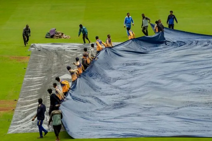 Heavy Rain Fall Ke Chalte India Vs New Zealand Cricket Test Match Pehla Poora Din Ruka Raha At Bengaluru