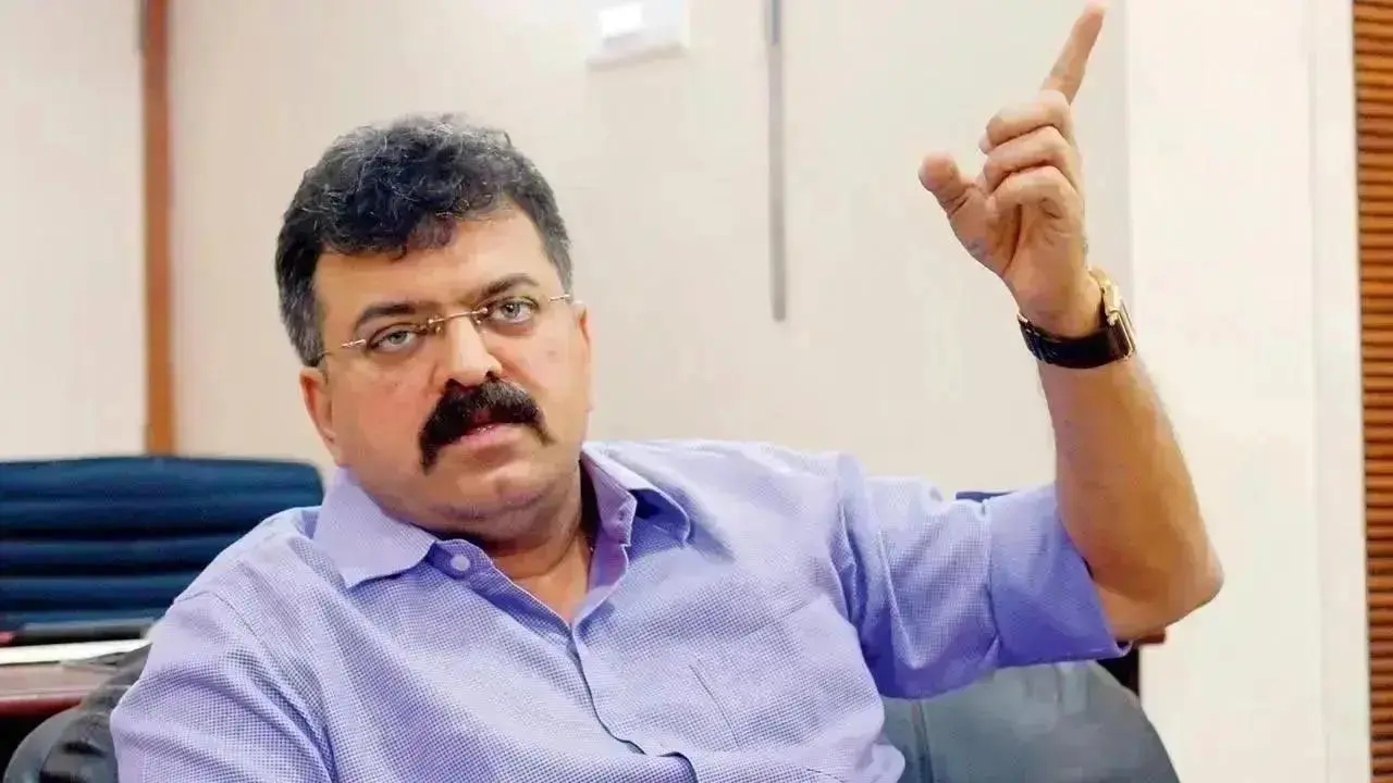 Maafi Mangna Pada MLA Jitendra Awhad Ko, School Syllabus Me Manusmriti Ka Path Padhaye Jaane Ke Faisle Ke Khilaf Andolan Me Hui Mistake