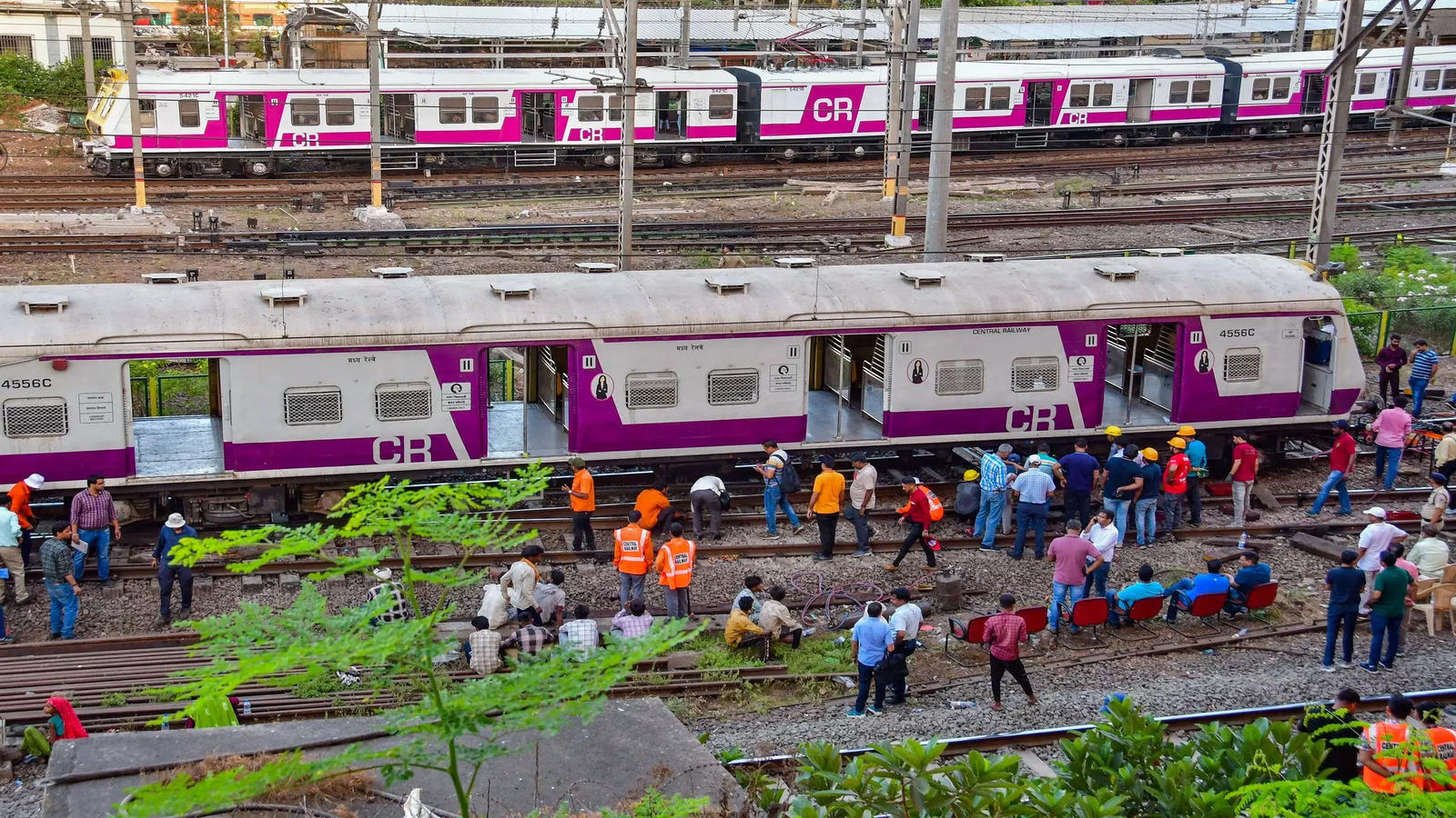 Local Train Ki Harbour Line Disrupted Hui Thi Near CBD Belapur, Technical Problem Ke Chalti Train Ruki