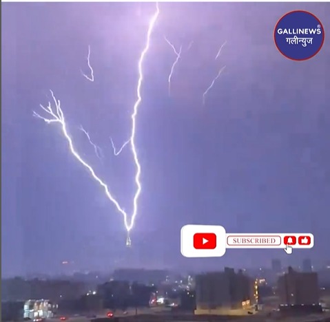 Mecca Clock Tower se aasman me Bijli chamkane ka aur ek khubsurat nazara banne ka Video hua Viral – Sach hai ya Edit ?