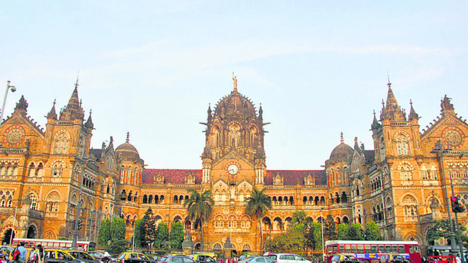 Mumbai CSMT Station Building Ka Ek Hissa Platform Ke Stall Par Gira, No Injury Reported
