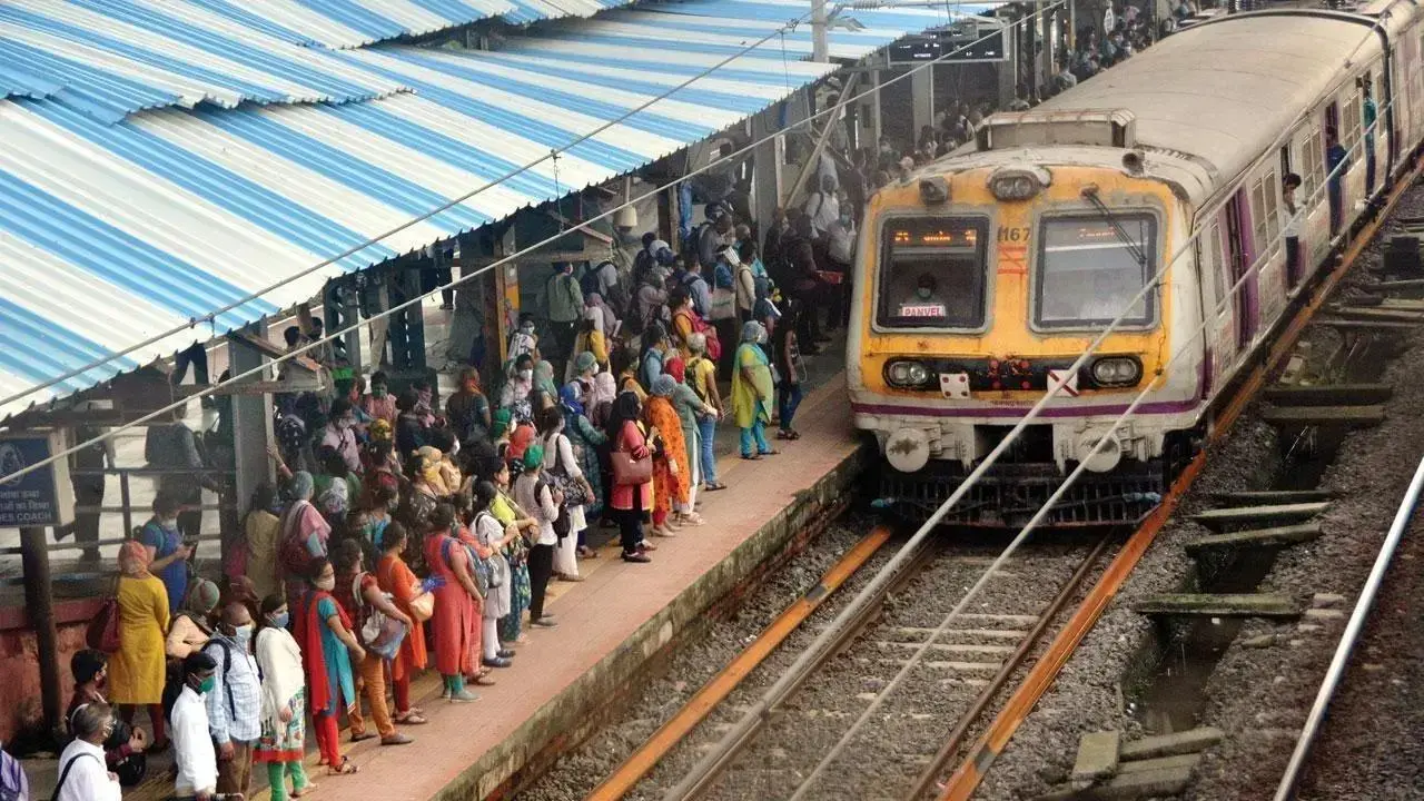 Local Train Se Girne Se Mahila Ki Death, Ambernath-Badlapur Ke Beech Hua Haadsa