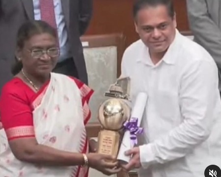 Proud moment for all of us! Our MLA Ameet Satam awarded ” Outstanding Parliamentarian award” of Maharashtra Legislative Assembly at hands of Honble President of India Smt Draupadi Murmu ji. | 20/21
